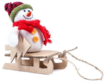 Snowman Cardboard Sled-copyright trotzolga/AdobeStock.com